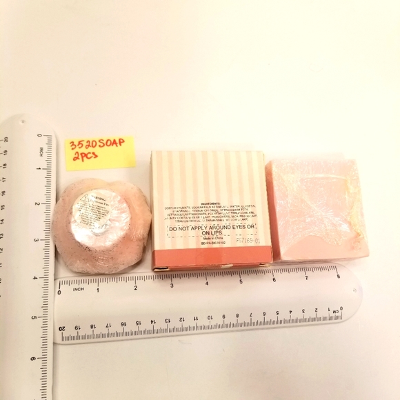 ✅NIB 2 pieces Victorian Rose Soap & Candle Set - Picture 3 of 5